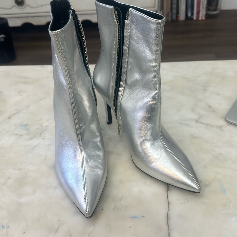 Archive Italian shoes silver pointed toe booties brand new 9.5